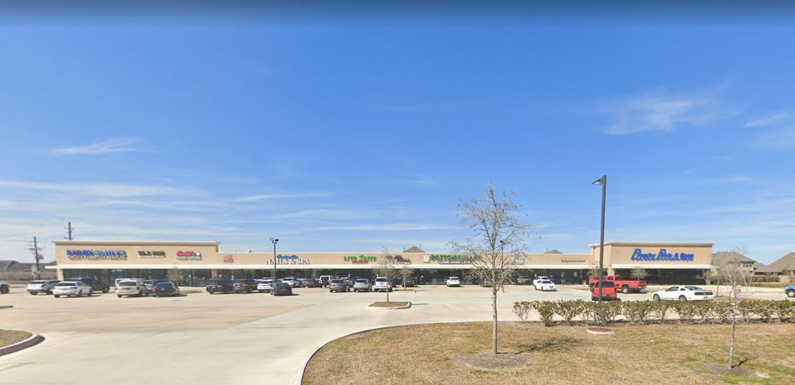 Retail Space | ±1,159 - 2,440 SF | Pearland, TX: 3695 Kirby Dr, Pearland, TX 77584